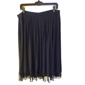 Banana Republic Classic Pleated Lined Navy Skirt. Size 14. EUC